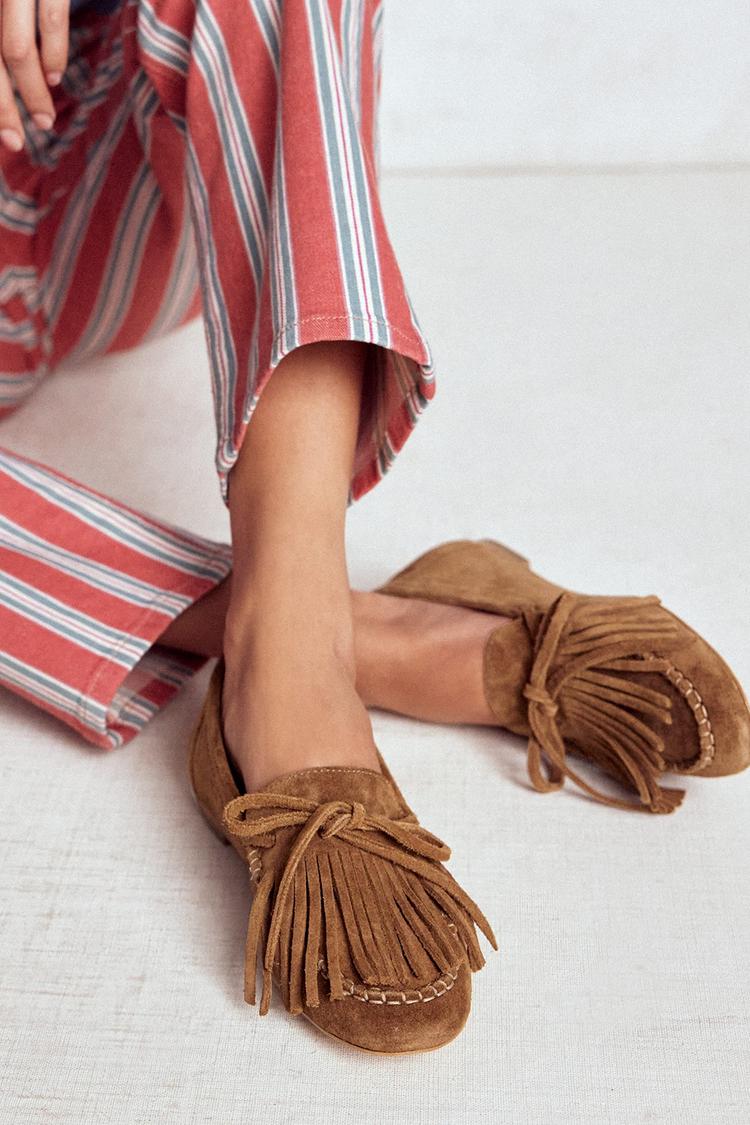 Camel Coloured Round Toe Loafers with Fringes