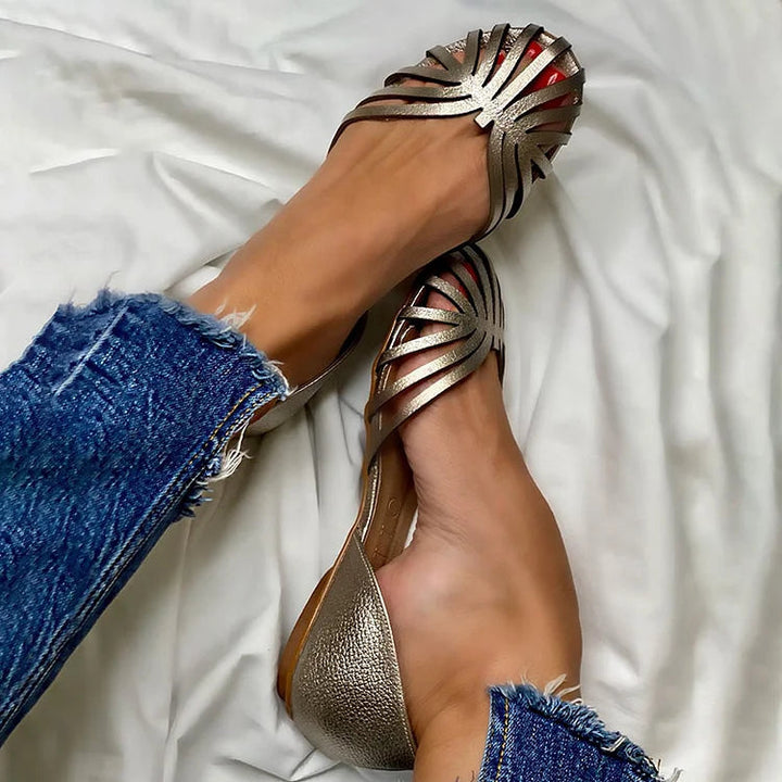Glossy cut-out ballerinas with round toe in eco-leather
