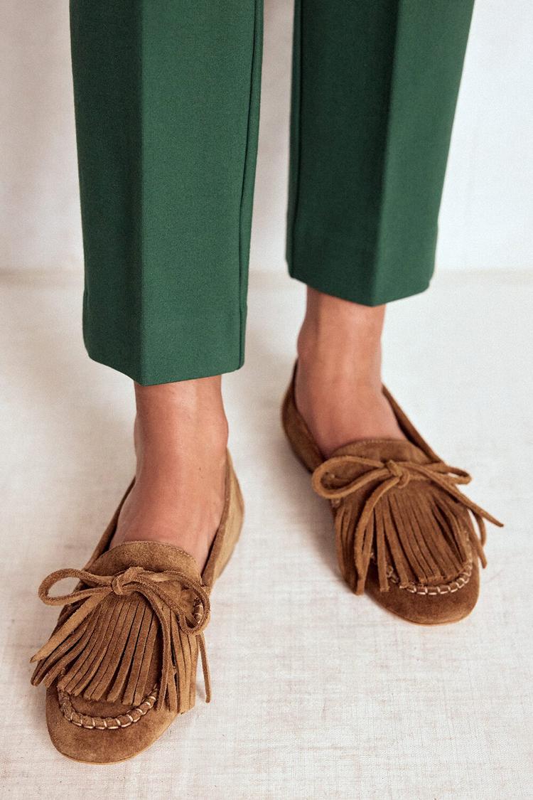 Camel Coloured Round Toe Loafers with Fringes