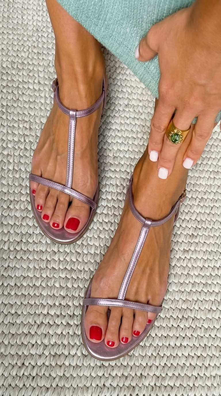 Metallic Summer Flat Sandals with T-Strap