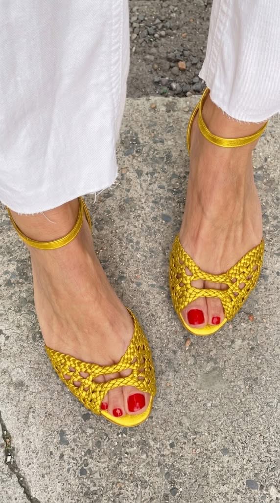 Elegant low cut-out woven sandals with open toe and ankle strap