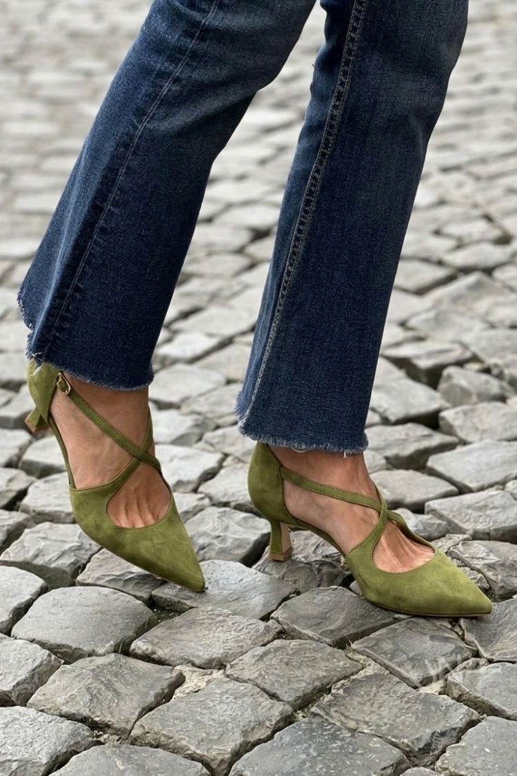 Low Heeled Khaki Pointed Shoes with Buckle and Crossed Straps