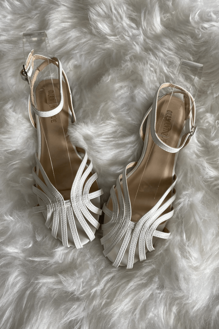 Cut-out ballerina flats with round toe in solid colour and ankle strap