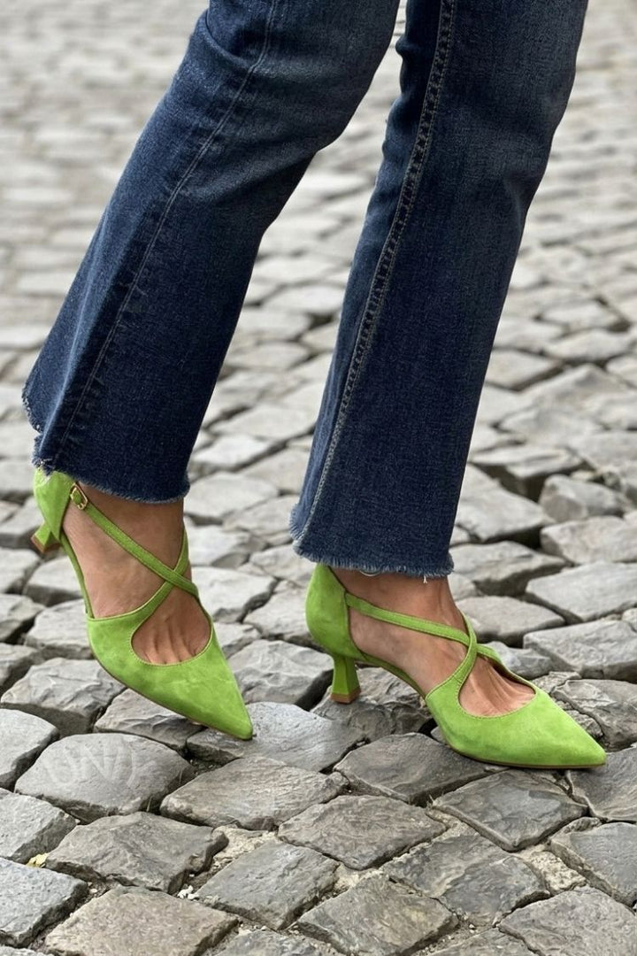 Low Heeled Khaki Pointed Shoes with Buckle and Crossed Straps