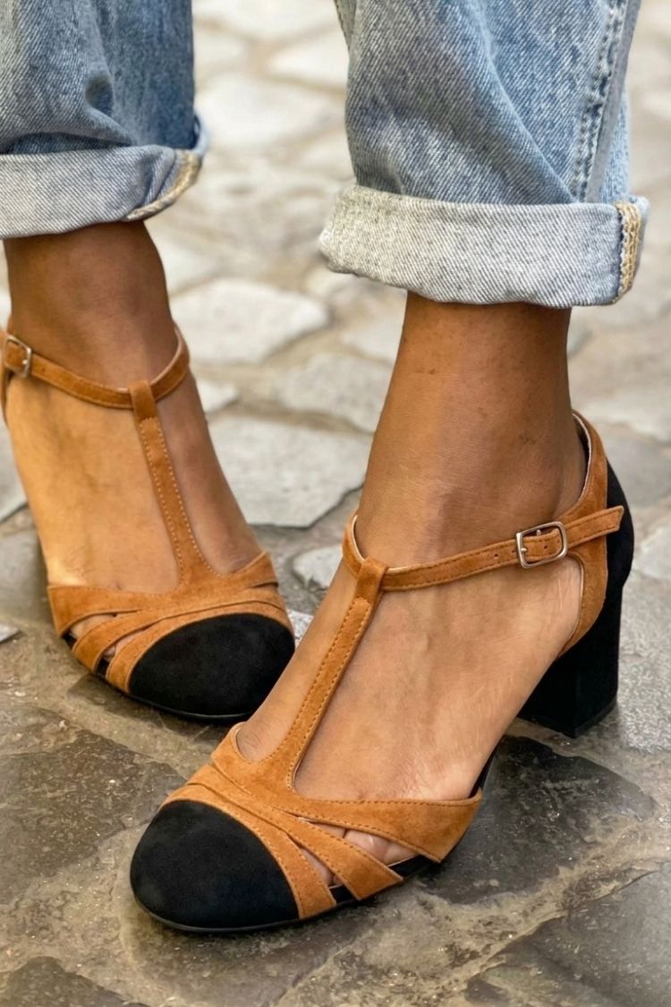 Wide-cut-out colour block Fuchsia heels with buckle and T-strap