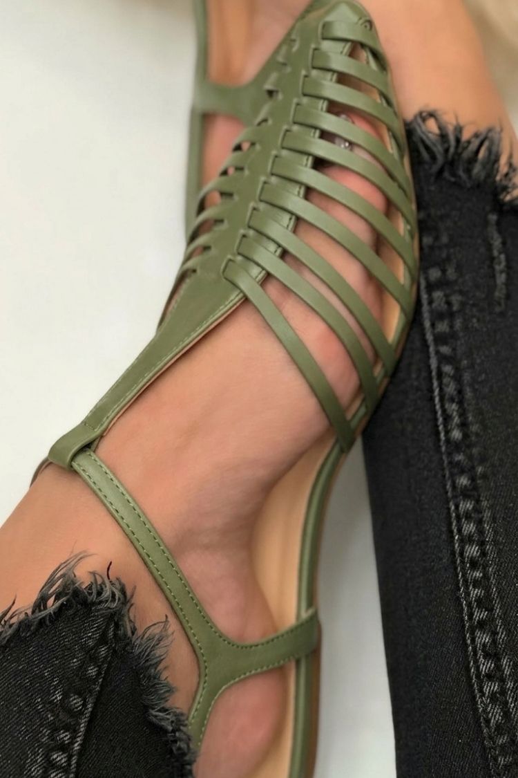 Essential Casual Cut-Out Black Pointed Sandals with T-Strap
