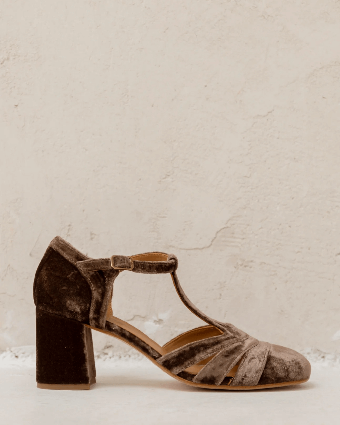 Wide cut-out velvet heels with buckle and T-strap