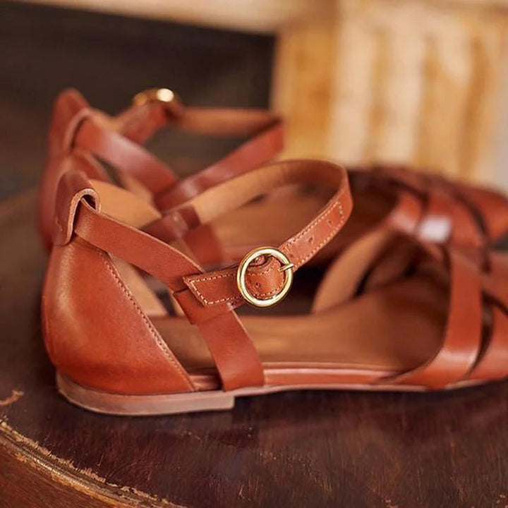 Cut-out peep toe sandals in solid colours with ankle strap and buckle