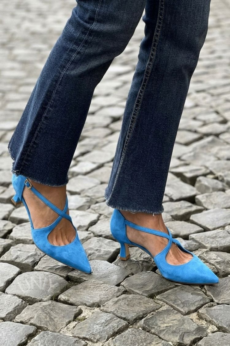 Low Heeled Khaki Pointed Shoes with Buckle and Crossed Straps