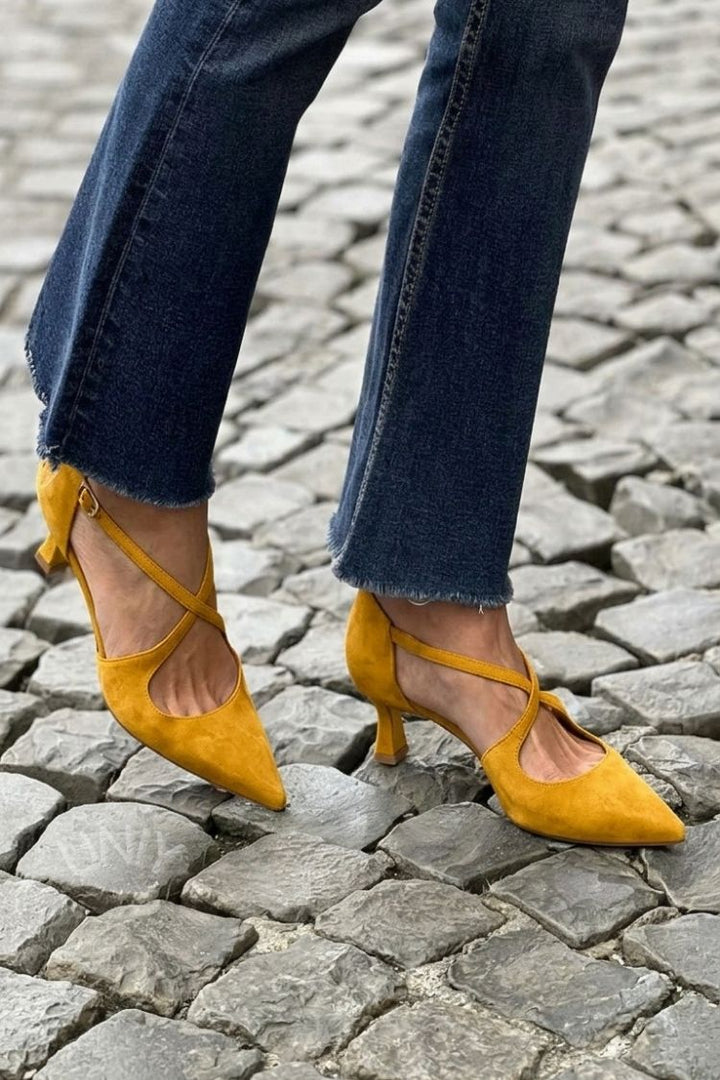 Low Heeled Khaki Pointed Shoes with Buckle and Crossed Straps