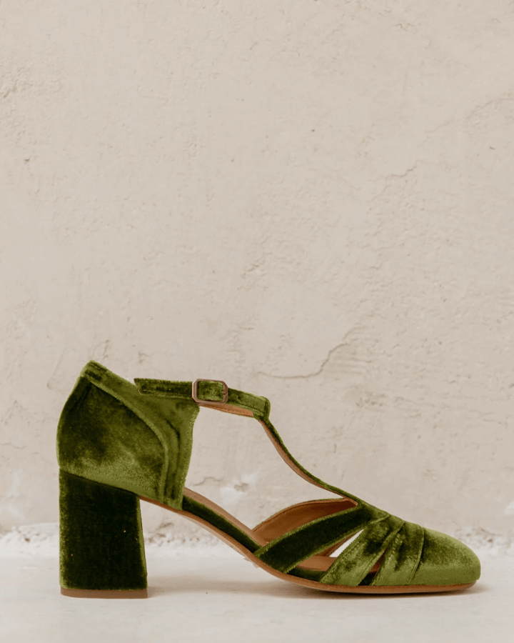 Wide cut-out velvet heels with buckle and T-strap