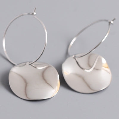 Silver-plated hoop earrings with round hammered disc drops