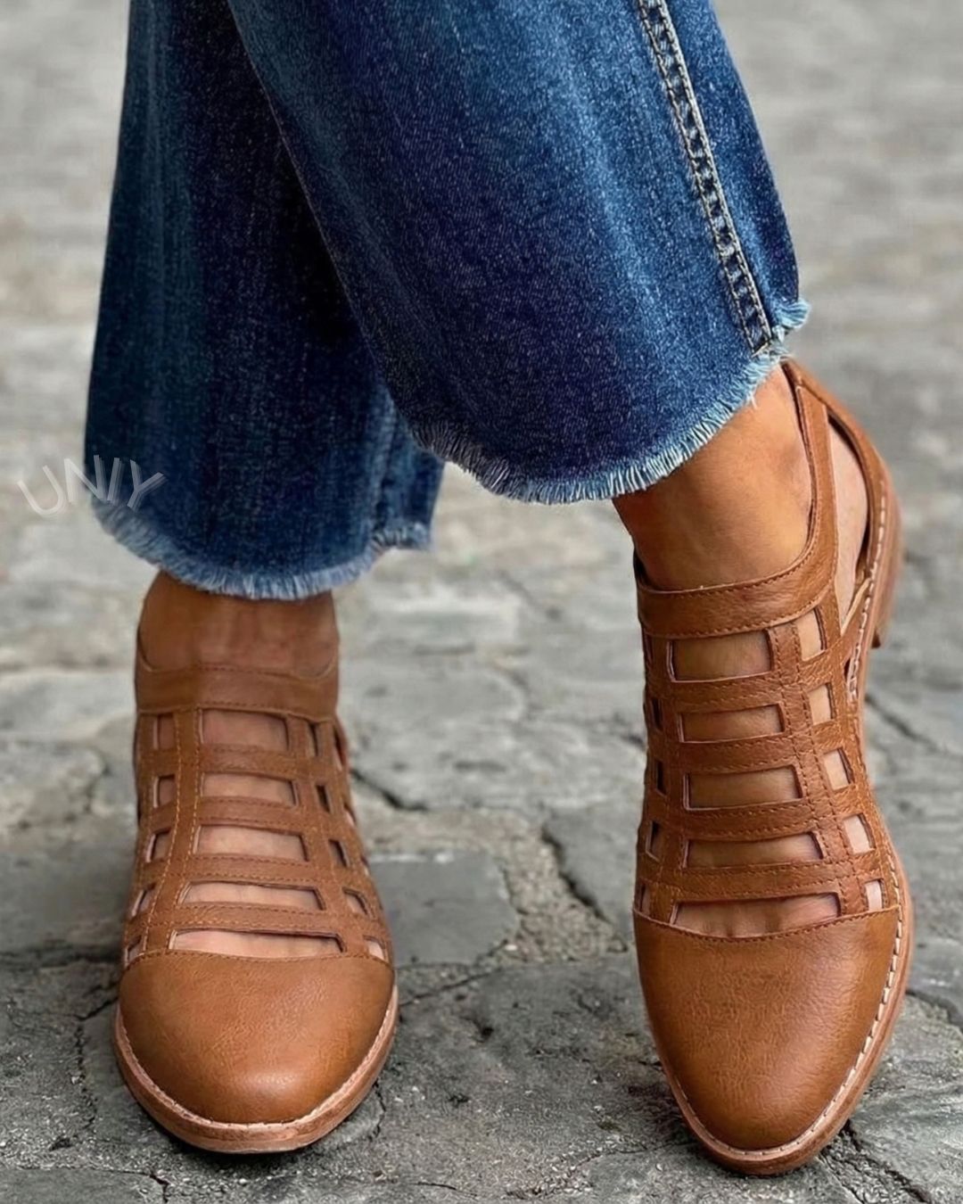 Versatile Low Brown Pointed Weave Loafers