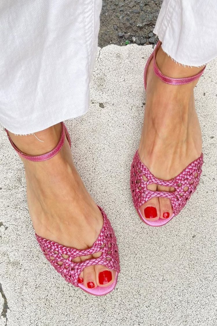 Elegant low cut-out woven sandals with open toe and ankle strap