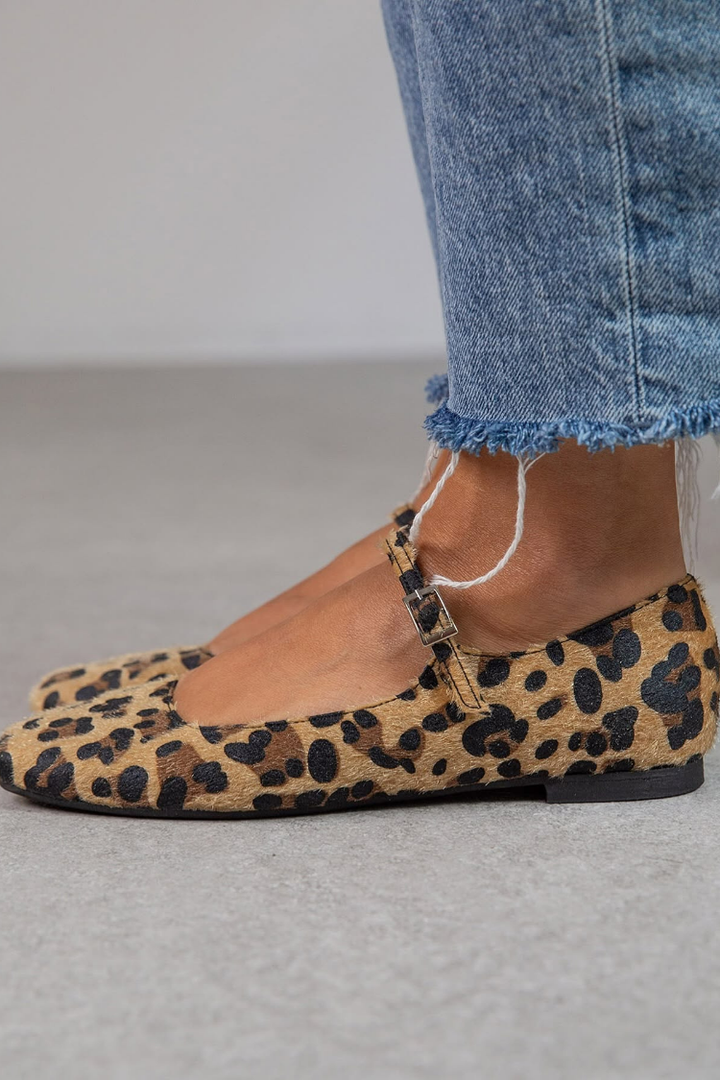 Leopard print ballerinas with adjustable strap
