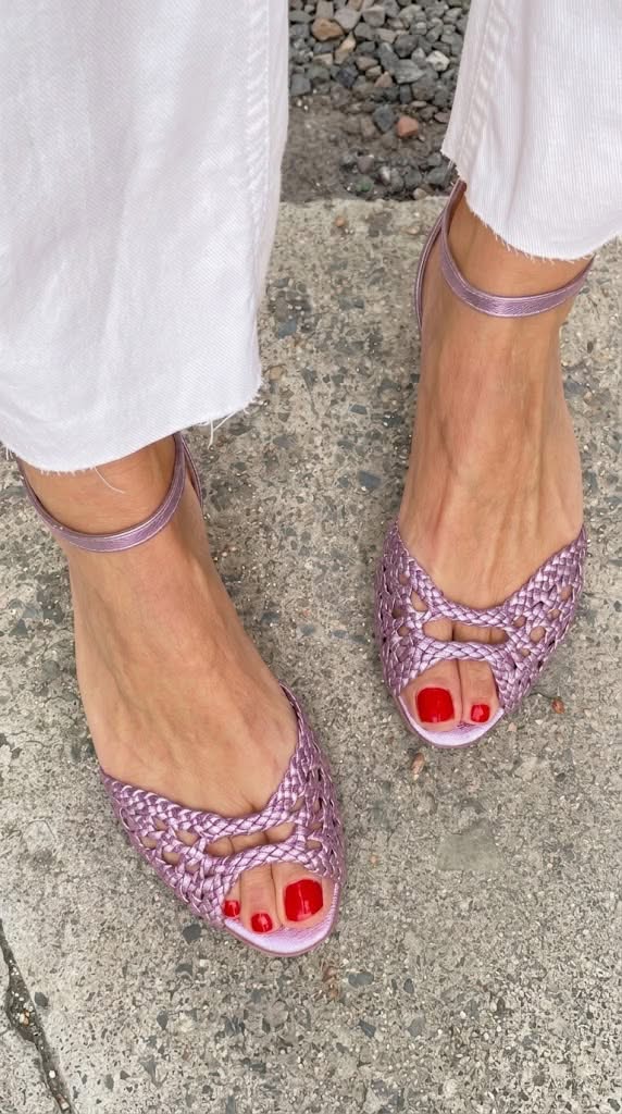 Elegant low cut-out woven sandals with open toe and ankle strap