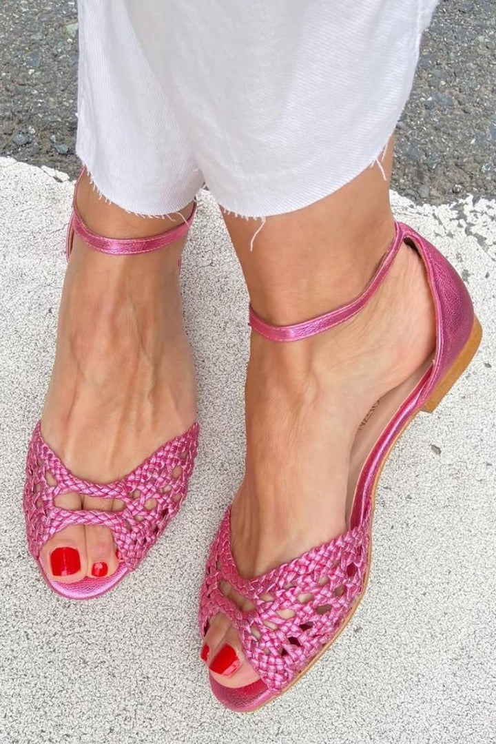 Elegant low cut-out woven sandals with open toe and ankle strap