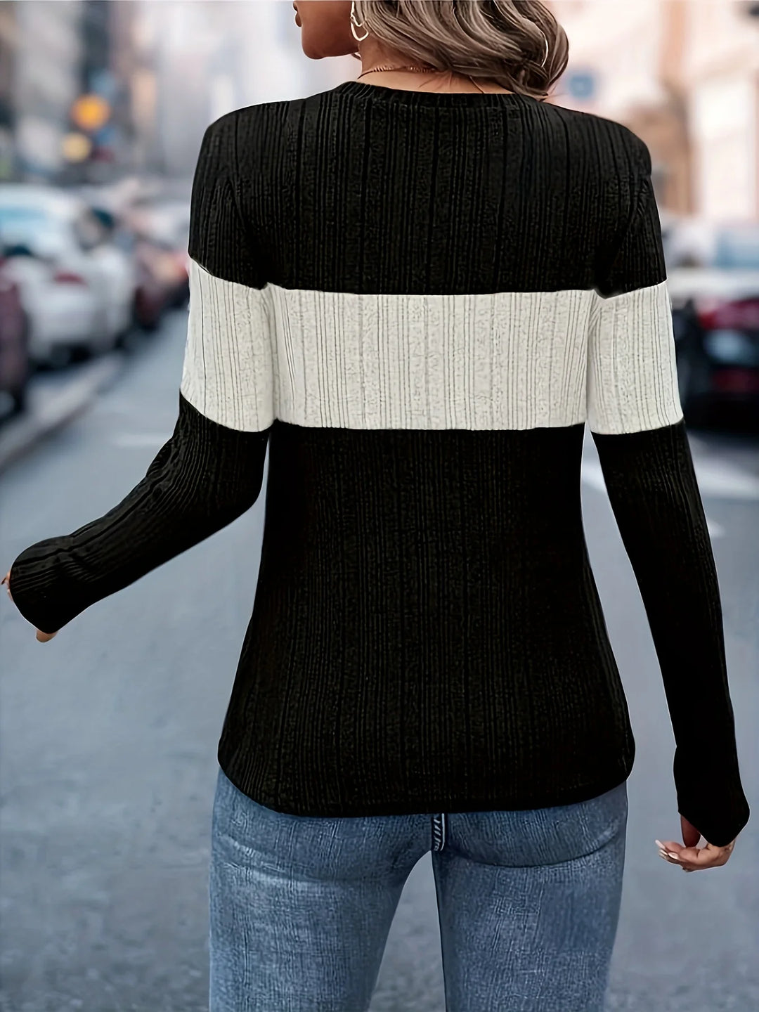 Autumn new style elegant casual women's top in European and American style, knitted, with long sleeves, contrast colours and slim fit.