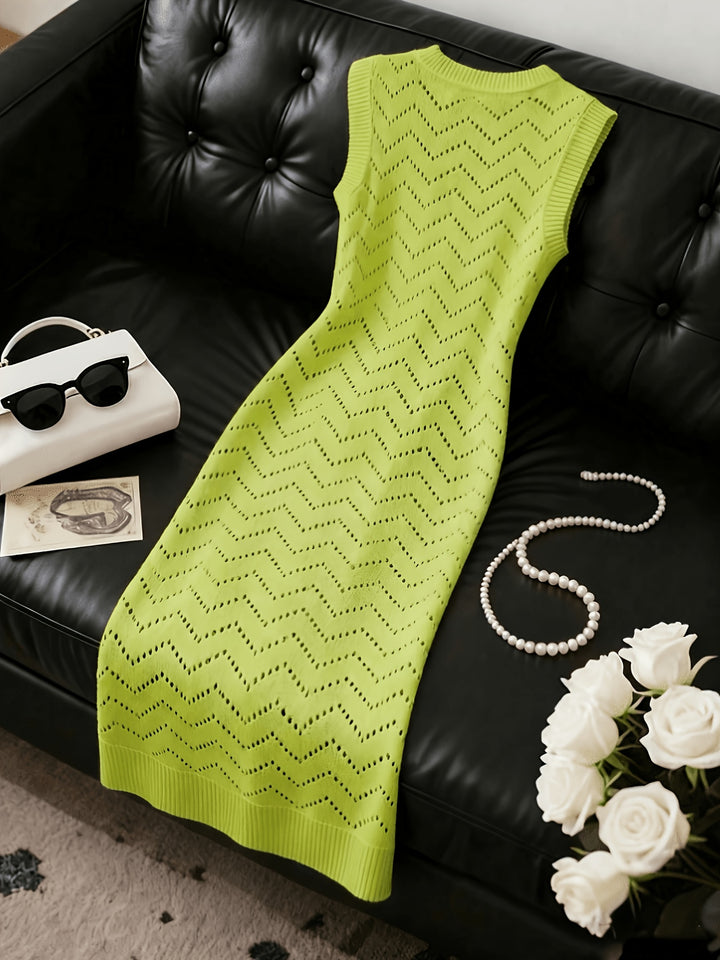 New fashionable, simple and elegant casual dress for daily wear for ladies, suitable for outings, beach and holidays, plain sleeveless dress with cut-out details and round neck