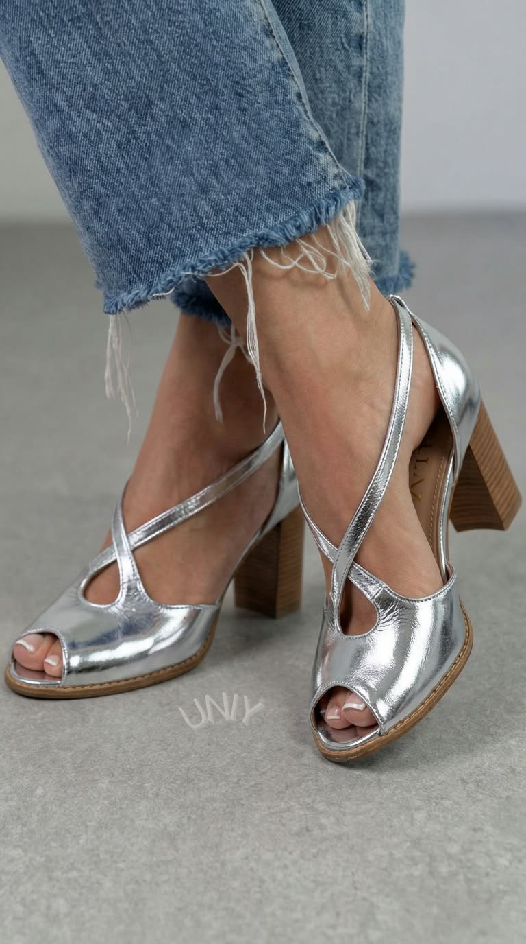 Elegant Pink Powder and Pink Open-Toe Sandals with Crossed Straps and Block Heel